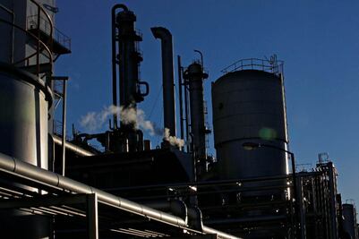 Ingresos petroleros se reducen 35.9% a julio