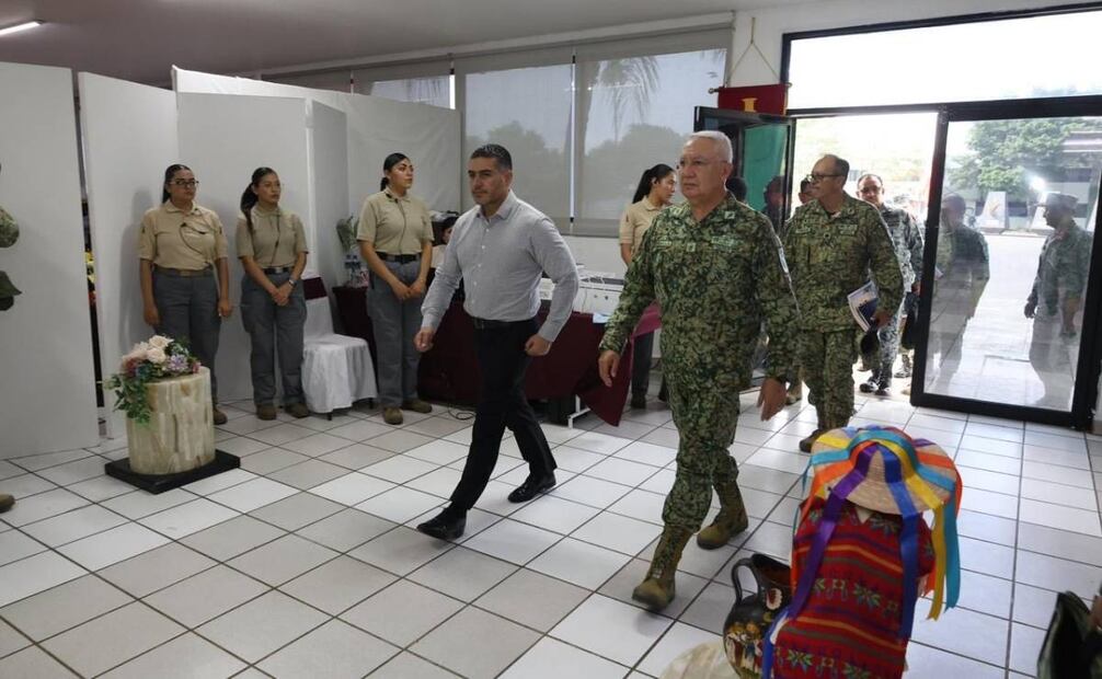 Omar García Harfuch se reúne con productores de limón y autoridades de seguridad, en Apatzingán, Michoacán, este martes 28 de octubre de 2025. Foto: Especial