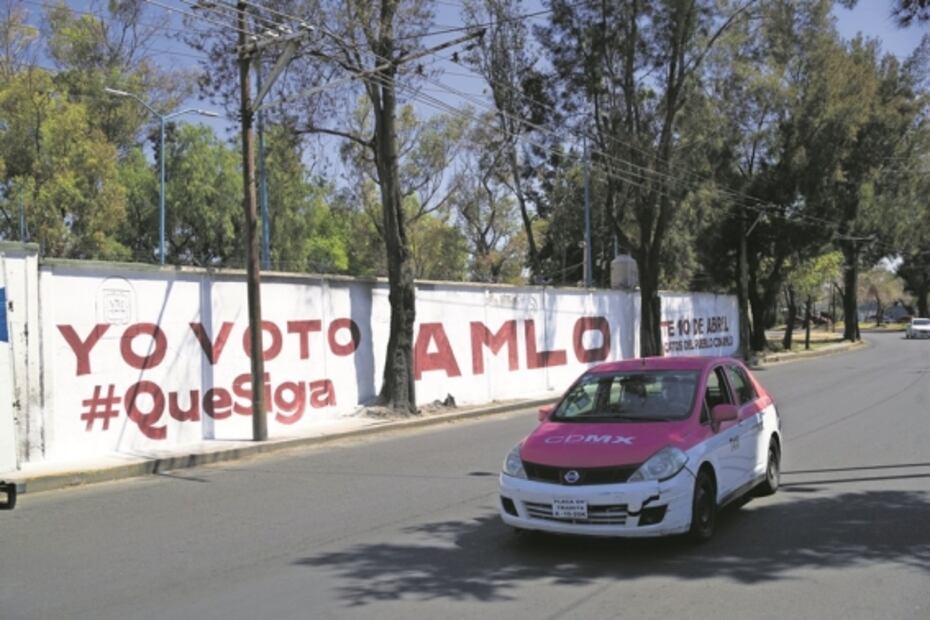 Ya promueven revocación de AMLO con espectaculares y bardas en 10 estados; oposición alista queja