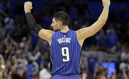 Magic sorprende a Spurs
