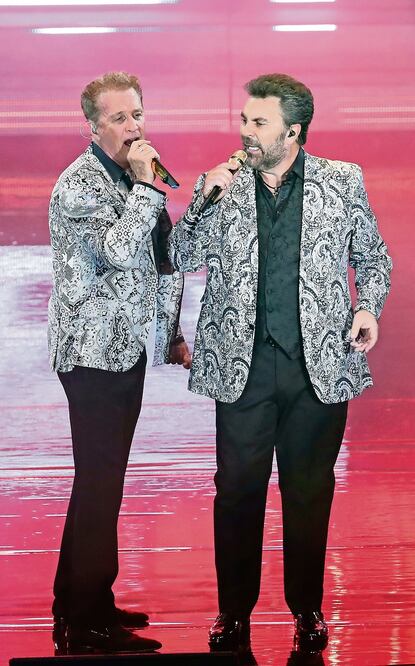 Ambos cantantes aparecieron dándole voz a sus éxitos. (ARIEL OJEDA. EL UNIVERSAL)