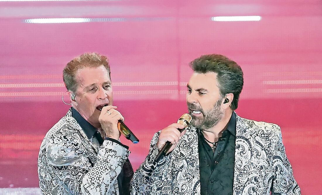 Ambos cantantes aparecieron dándole voz a sus éxitos. (ARIEL OJEDA. EL UNIVERSAL)