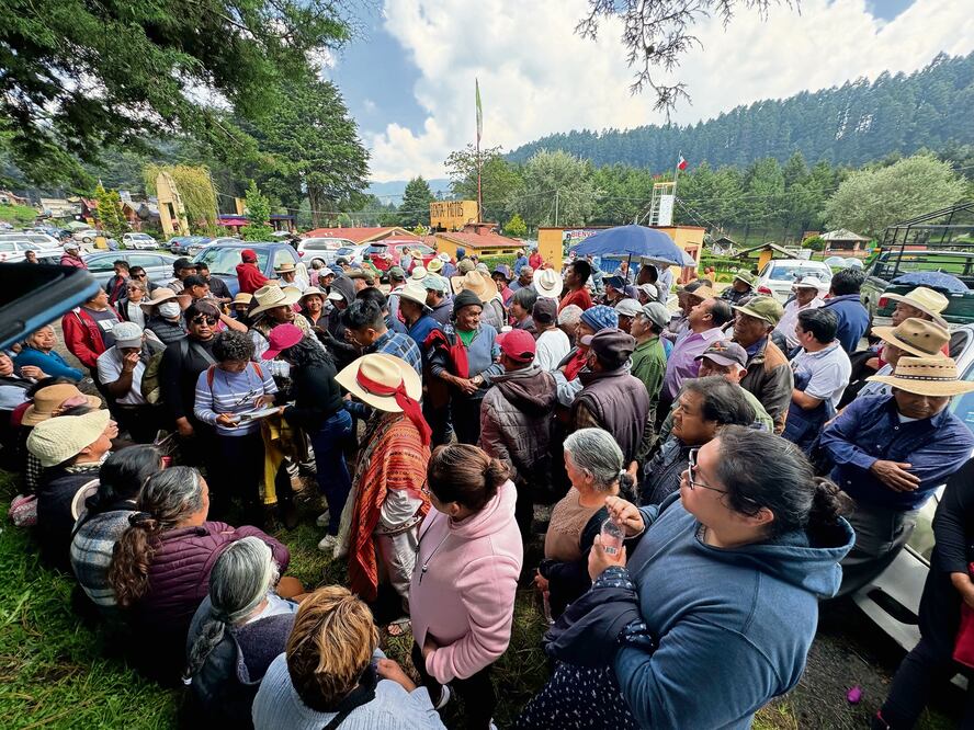 Comuneros se dieron cita a las 9:00 horas en el kilómetro 35. Foto: de CLAUDIA GONZÁLEZ. EL UNIVERSAL