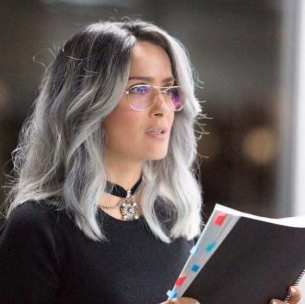 Salma Hayek sorprende con cabello platinado