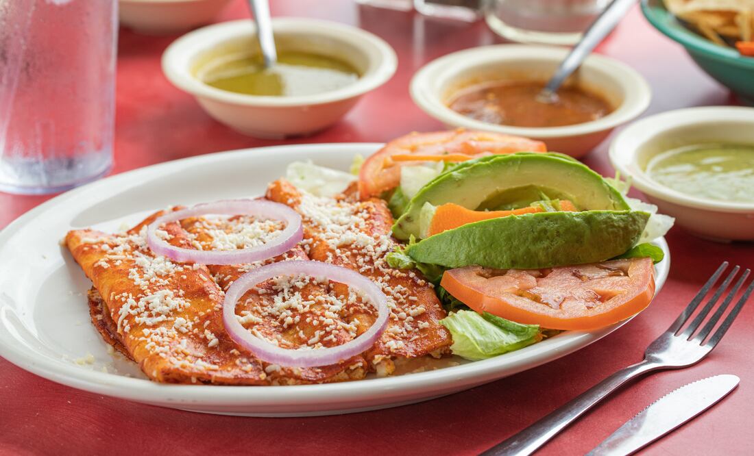 Con salsa roja, verde o mole, las enchiladas siempre nos sorprenden por su sabor tradicional. Foto: Freepik