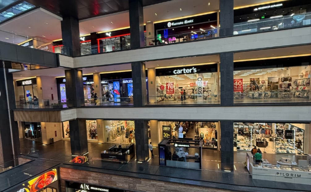En centros comerciales los horarios de las tiendas pueden variar. Foto: Mitikah Mall