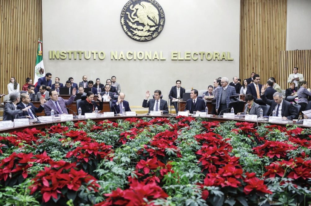 Lo presupuestado como sueldo base y compensación garantizada para los consejeros del INE son los elementos que conforman sus percepciones. (ARCHIVO EL UNIVERSAL)