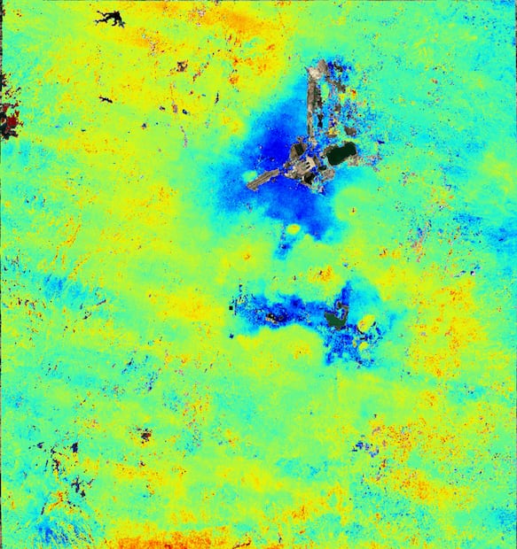 La zonas de color azul oscuro registraron un hundimiento superior a los 2 centímetros por mes. Foto: NASA