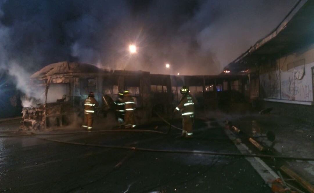 A las 18:00 horas del 5 de noviembre de 2014, al menos una veintena de hombres, entre ellos el imputado, lanzaron objetos con fuego. Foto: Archivo EL UNIVERSAL
