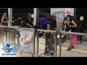 AMLO reprocha vandalismo en marcha de mujeres, pero pide tolerancia y no represión