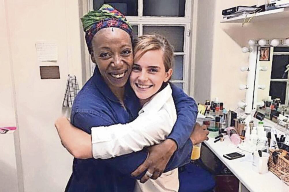 Watson (der.) se reunió con Noma (izq.) durante el preestreno de la obra Harry Potter and the Cursed Child (FOTOS: FACEBOOK EMMA WATSON)