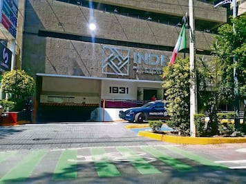 En el Indep: amigos, parientes, aviadores...