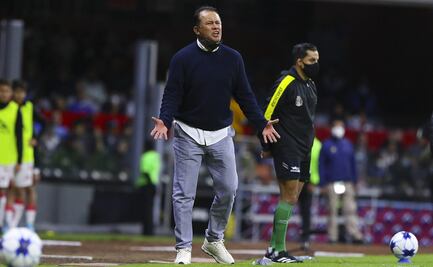 Reynoso evade hablar de Ordiales y sobre si seguirá en Cruz Azul