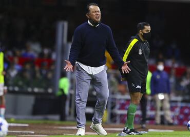 Reynoso evade hablar de Ordiales y sobre si seguirá en Cruz Azul