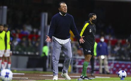 Reynoso evade hablar de Ordiales y sobre si seguirá en Cruz Azul