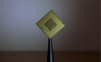 Micron alcanza el billón de dólares en capitalización; se disparan acciones de la tecnológica, fabricante de chips