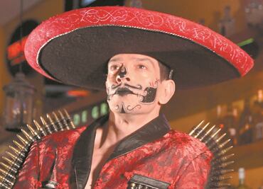 “No creo en el más allá... pero quiero mezcal en mi altar”, dice Yahir