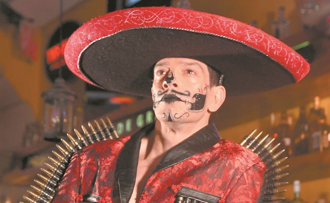 El también actor se divirtió en El Tenampa, donde incluso cantó con los mariachis. Fotos: Armando Martínez. EL UNIVERSAL