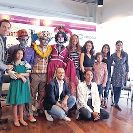 La catrina aprende de los vivos en teatro