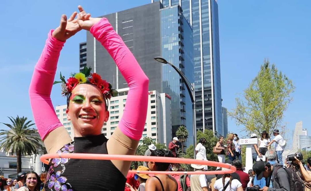 Cientos de capitalinos celebraron la llegada del nuevo arbolado que reemplazó la "histórica palma".Foto: Especial