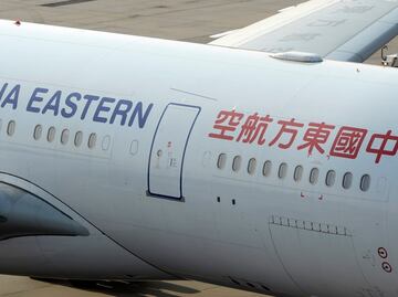 Así fue el momento en que avión con 132 pasajeros se precipita a tierra en China