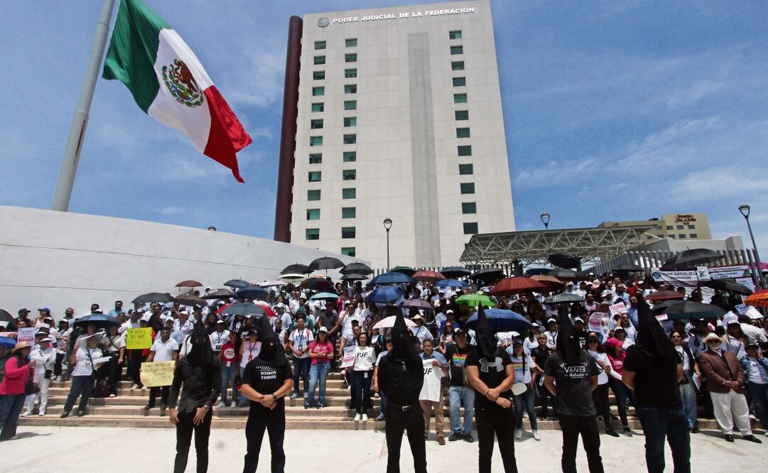 Trabajadores del Poder Judicial de la Federación de Puebla se sumaron al paro nacional contra la reforma judicial. Foto: Omar Contreras | El Universal