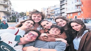 ¡Corro, vuelo, me aceleró! Revelan primeras imágenes de bio-serie de Timbiriche