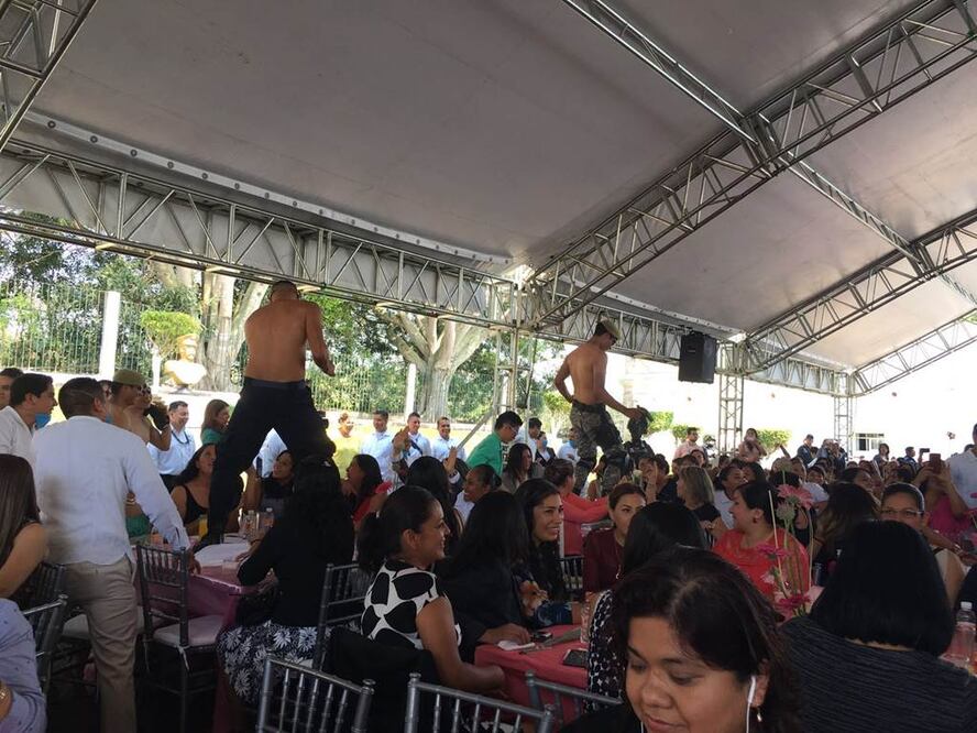 "Celebran" a mujeres con chistes sexistas en Veracruz