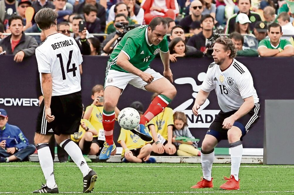 La clásica Cuauhtemiña de Blanco hizo vibrar a la afición (REBECCA BLACKWELL. AP)