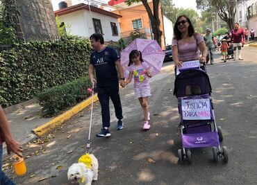 Marchan y exigen justicia por perrita "Moni"; acusan a vecina de matarla en Coyoacán