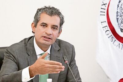 Ochoa Reza asegura que su liquidación de CFE fue legal