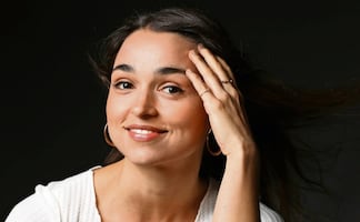 Elena del Río deja humor y corazón en  “La oficina”