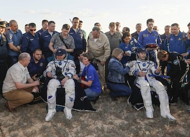 Regresan astronautas de la EEI a la Tierra