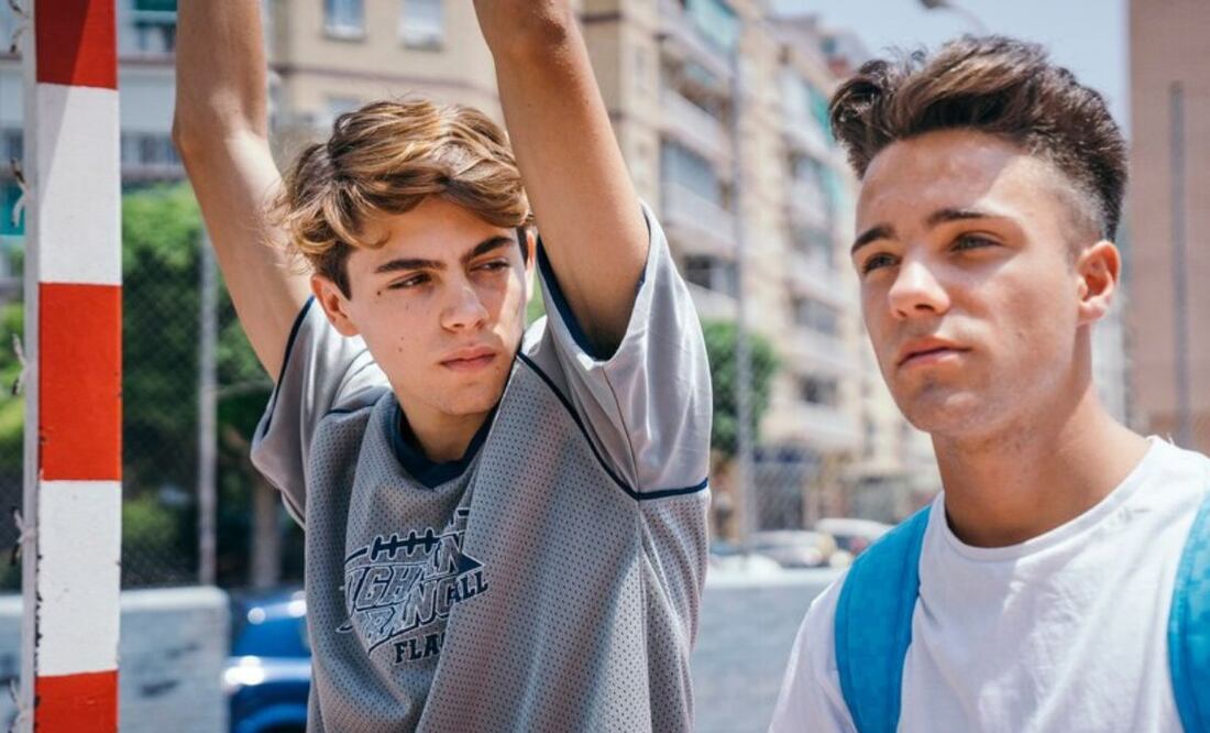 Los intrincados cambios neurobiológicos en los adolescentes varones. Fuente: Freepik.