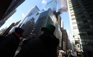 Se incendia edificio en Manhattan, Nueva York; ocurre en pleno desfile de San Patricio