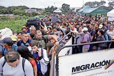 Santos: éxodo de venezolanos, serio problema para Colombia