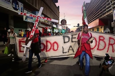 Más de 5 mil migrantes van al norte en caravana