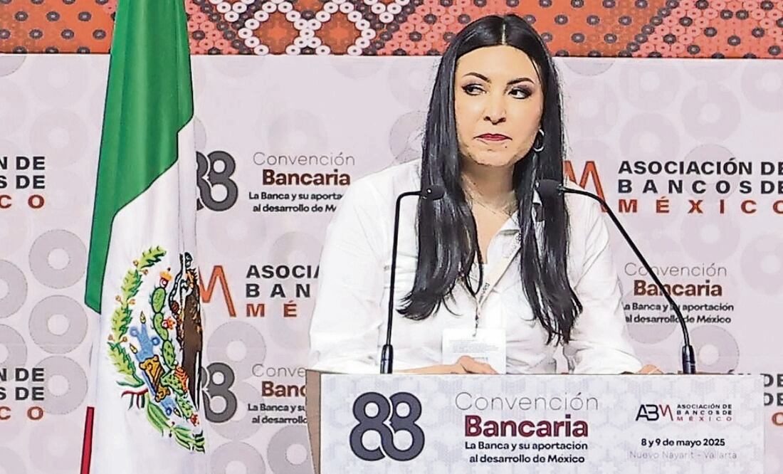 Victoria Rodríguez, gobernadora de Banxico, en su discurso. Foto: Gabriel Pano / EL UNIVERSAL