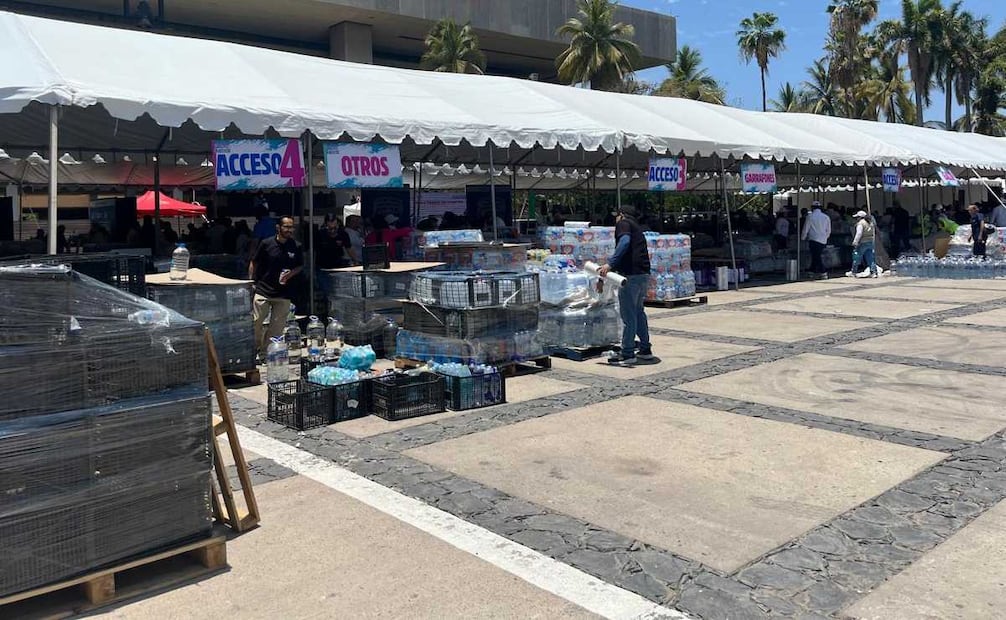 "Aguatón", programa de donación de agua supera 644 mil litros iniciales en Sinaloa; alertan por sequía.
Foto: Javier Cabrera Martínez.
