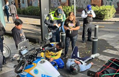 Ambulancia atropella y deja herido a motociclista en Balderas