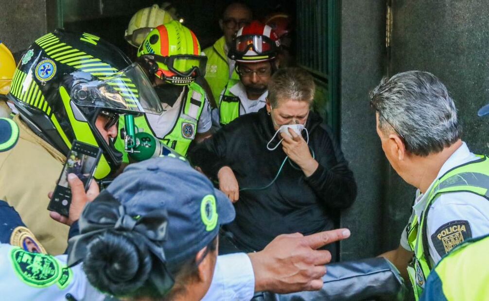 Rescatan a adultos mayores de incendio Foto: Axel Sánchez/ EL UNIVERSAL