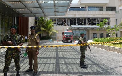 Explosiones en iglesias y hoteles de Sri Lanka dejan al menos 129 muertos