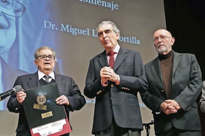 INAH rinde homenaje a Miguel León-Portilla 
