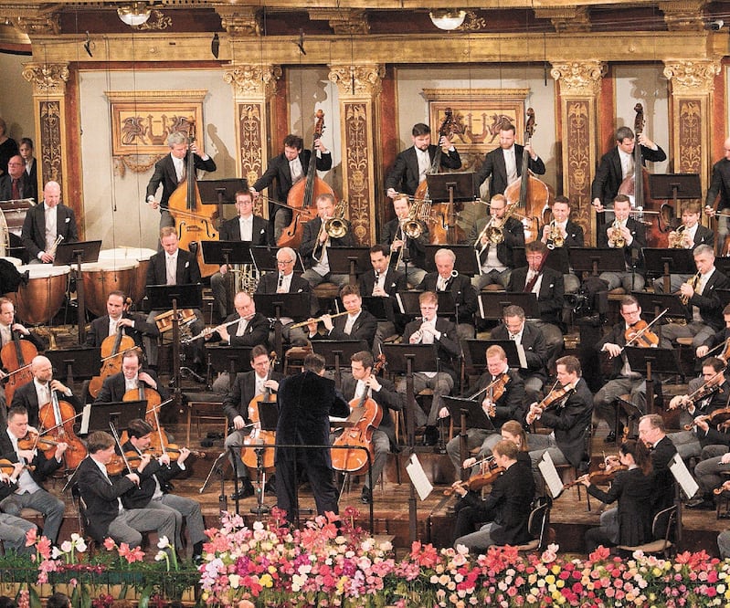 La noche del martes, la Filarmónica de Viena festejó el 80 Concierto de Año Nuevo en la Sala Dorada de la Musikverein. Foto: TERRY LINKE. EFE
