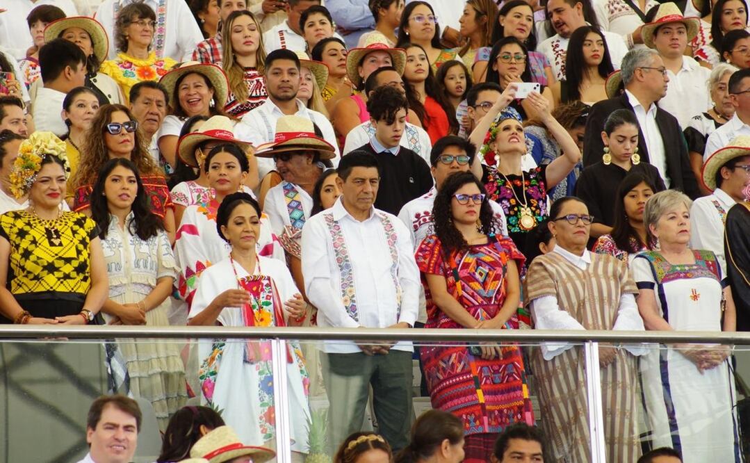 El gobernador Salomón Jara encabezó el primer Lunes del Cerro y el arranque de la edición número 92 de la Guelaguetza. Foto: Edwin Hernández / EL UNIVERSAL