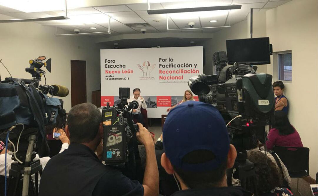 Durante el sexto foro, realizado hoy en las instalaciones de la Facultad de Libre de Derecho, en el municipio de Santa Catarina, hubo fuertes reclamos para que estos encuentros no resulten sólo una simulación. FOTO: @AlfonsoDurazo