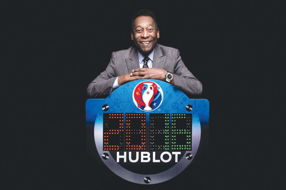 El ex futbolista brasileño Pelé es embajador de Hublot desde 2013. Los tableros electrónicos de la marca suiza son usados en los partidos de la Eurocopa Francia 2016 (CORTESÍA)