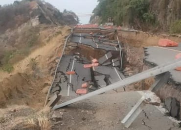 Por grieta colapsa tramo de Autopista Siglo XXI en Michoacán; habilitan camino de desvío