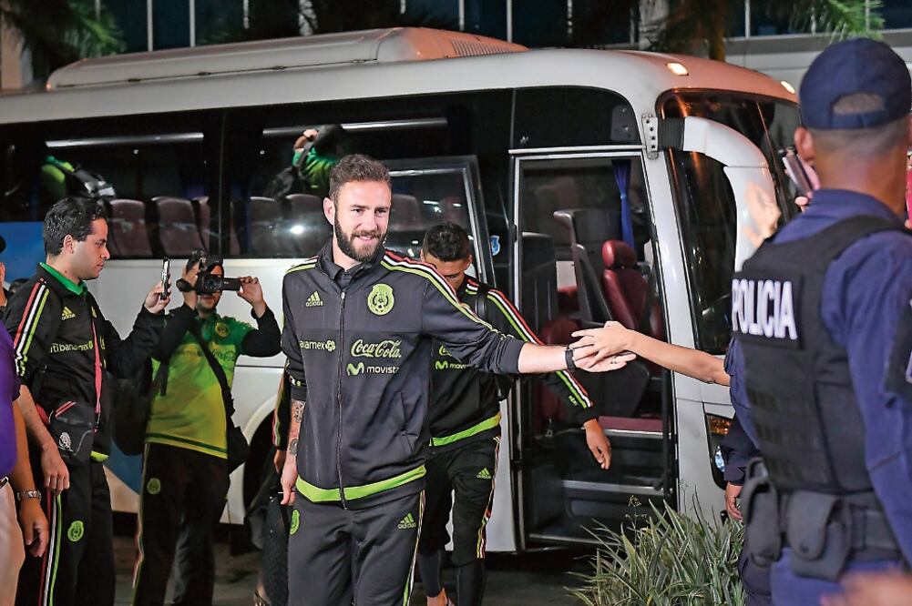 A su llegada a Panamá, los seleccionados recibieron muestras de cariño (IMAGO7)