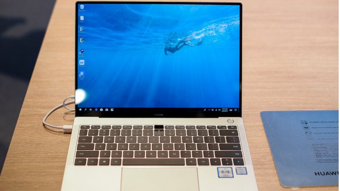 El Matebook X Pro utiliza Windows de Microsoft y chips de Intel. La inclusión del gigante chino en la lista negra de EU impide a estas compañías suministrarles su tecnología